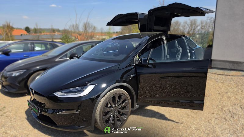 Tesla Model X (2023) Plaid 1020 koní, Tažné 2 250kg - fotka 2 z 12