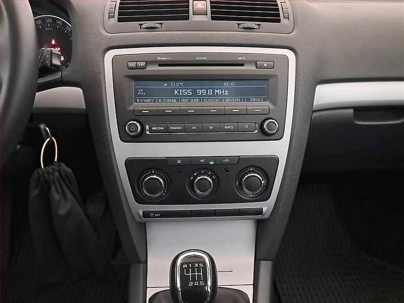 Škoda Octavia (2012) Ambition 1.2 TSI, Tempomat - fotka 12 z 15