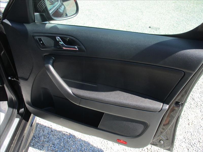 Škoda Yeti 1,4 TSI, MonteCarlo, servis, - fotka 10 z 42