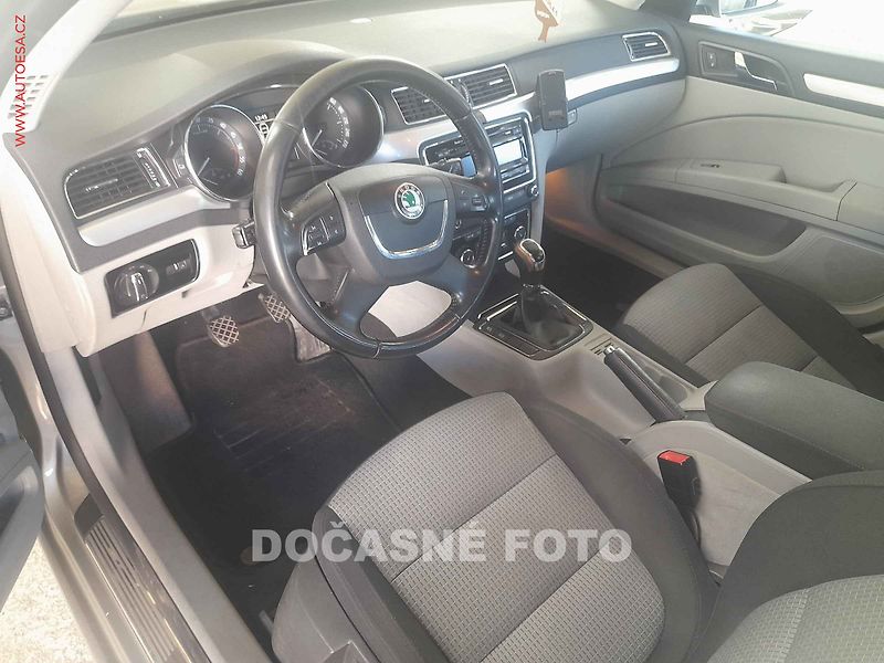 Škoda Superb (2012) 2.0 TDI 4x4, ČR, DSG, výhřev - fotka 3 z 3