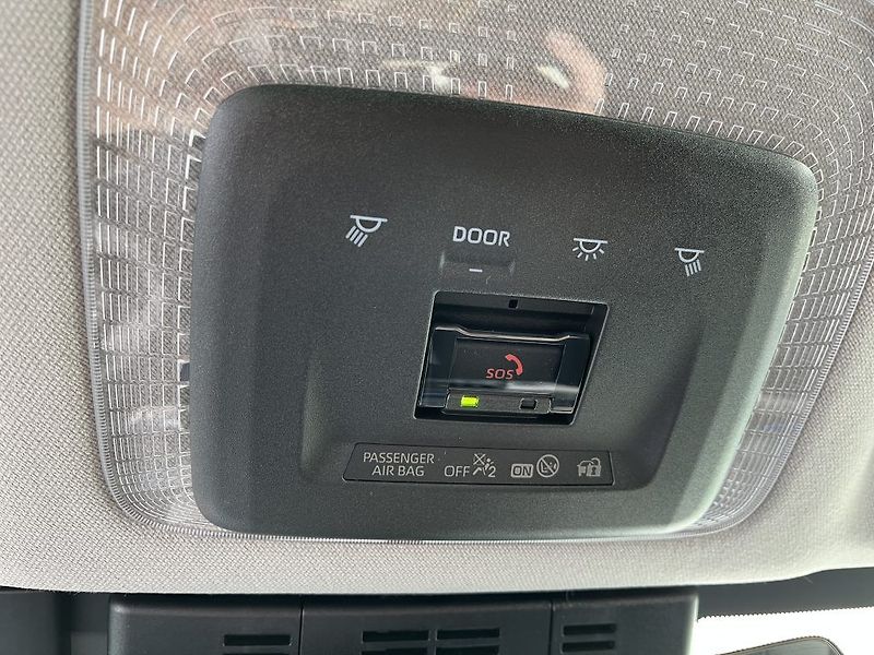 Toyota Prius 2.0L PHEV Executive - fotka 29 z 31