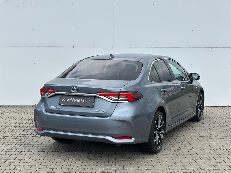 Toyota Corolla 1.8 HSD e-CVT Executive VIP - fotka 2 z 28