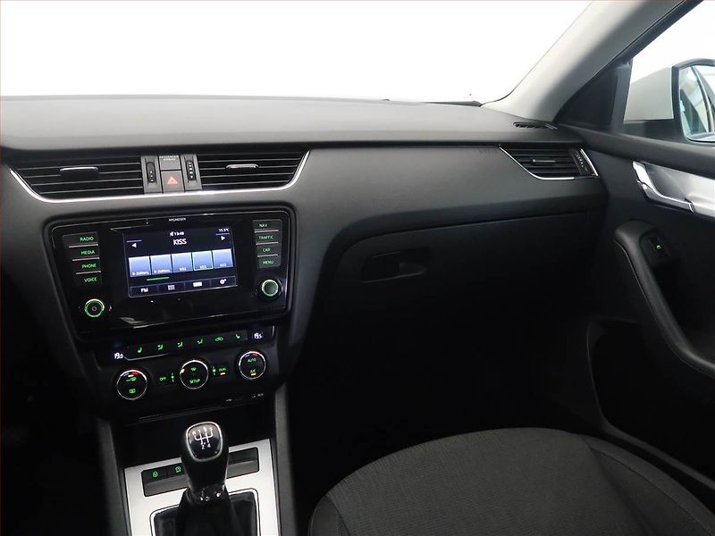 Škoda Octavia (2013) Elegance 1.6 TDI, Navi - fotka 8 z 15