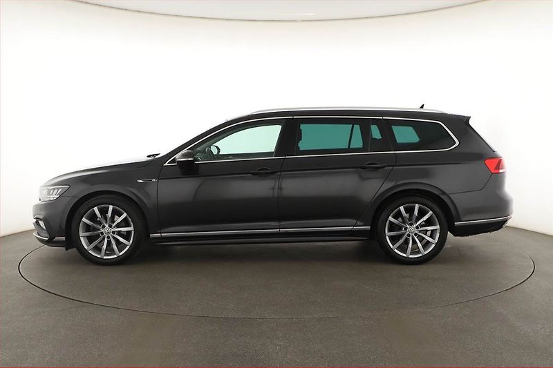 Volkswagen Passat (2020) R-Line 2.0 TDI - fotka 3 z 20