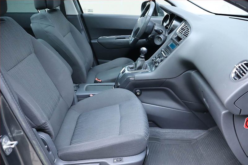 Peugeot 5008 (2014) 1.6 HDi, Serv.kniha, Tempomat - fotka 9 z 23