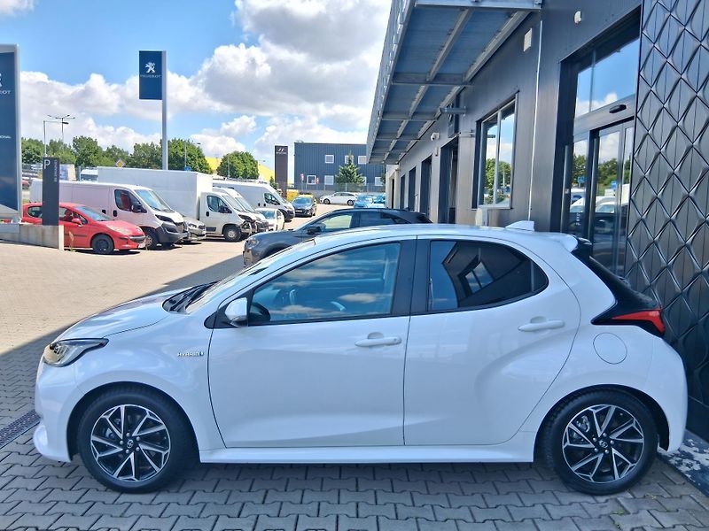 Toyota Yaris COMFORT STYLE 1.5 Hyb. 85 kW - fotka 4 z 27