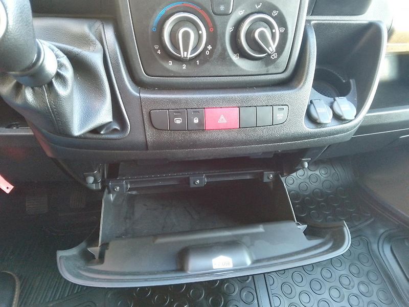 Peugeot Boxer (2024) 3500 L3H2 BlueHDi 140 MAN6 - fotka 22 z 34