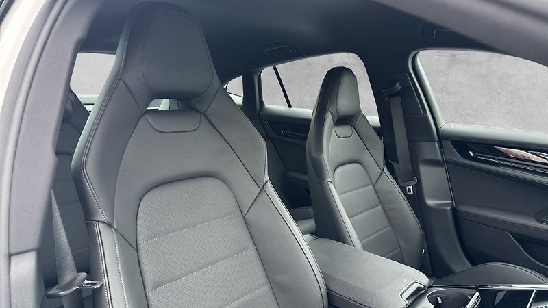 Porsche Panamera 4 E-Hybrid - fotka 17 z 30