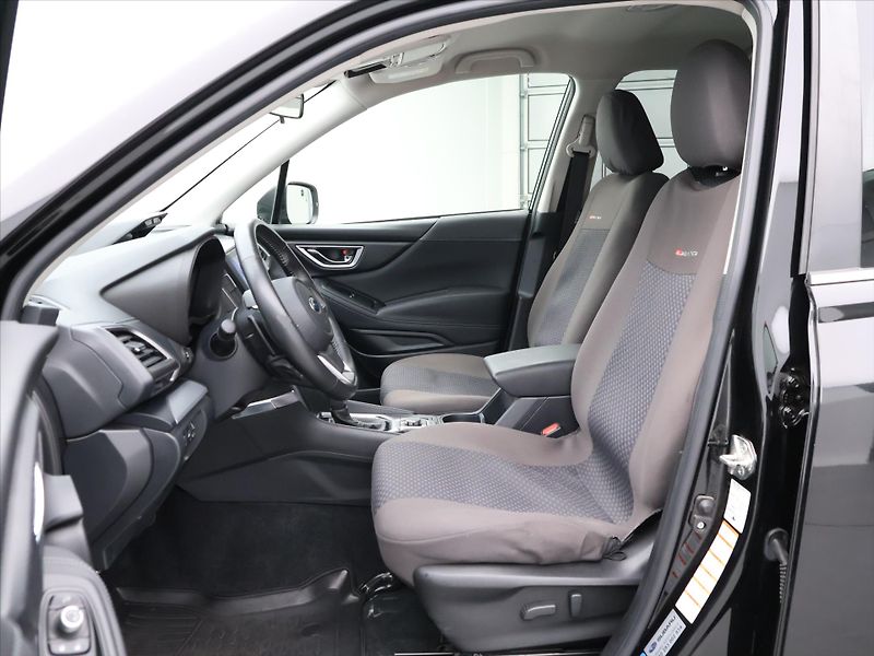 Subaru Forester 2,0 e-Boxer 110kW Comfort CZ - fotka 12 z 38