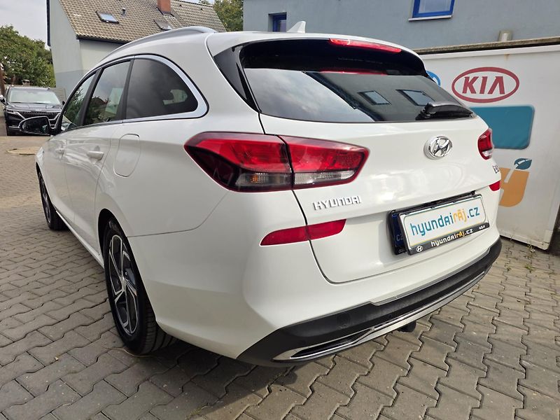 Hyundai i30 1.5-AUTOMAT-MILDHYBRID 48V - fotka 12 z 22