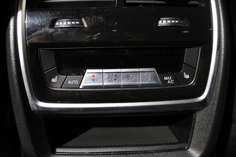 BMW X7 4,4 xDrive M50i - fotka 38 z 40