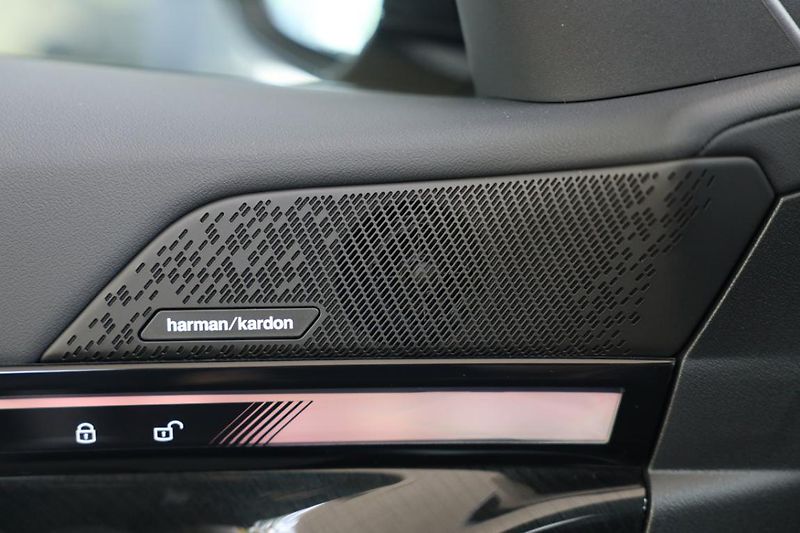 BMW Řada 5 540d xDrive Touring - fotka 15 z 18