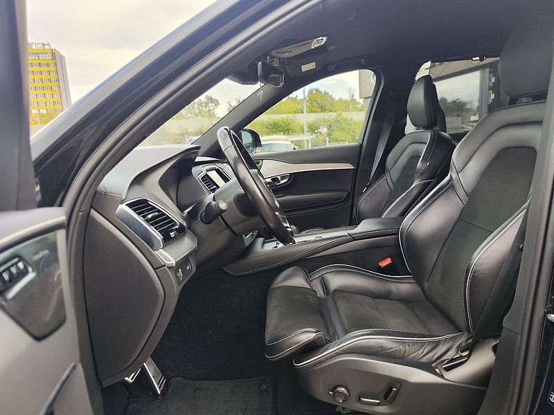 Volvo XC90 B5 2.0/173kW R-Design AT 4x4 - fotka 18 z 39