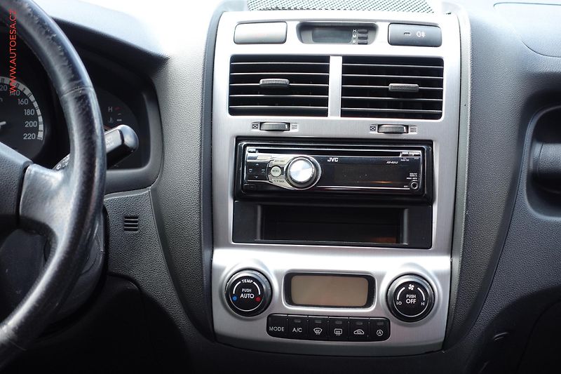 Kia Sportage (2005) 2.0i 4x4, AC, temp, tažné - fotka 9 z 20