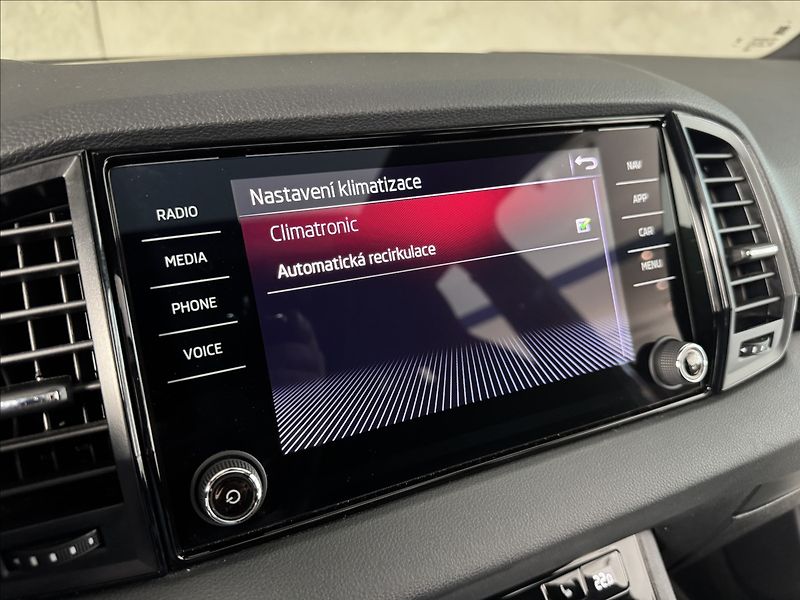 Škoda Karoq 2,0 TDi  DSG Sportline Virtual - fotka 44 z 49