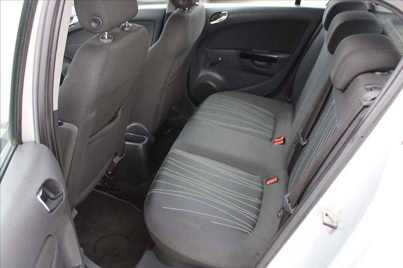 Opel Corsa 1,4 i  KLIMATIZACE, TEMPOMAT - fotka 21 z 24