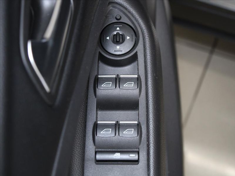 Ford Kuga 1,5 EB 110kW 54tkm. 1.maj.ČR - fotka 15 z 20
