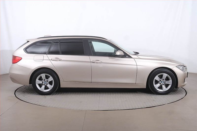 BMW Řada 3 (2015) 320 d xDrive, 4X4, Automat - fotka 6 z 24