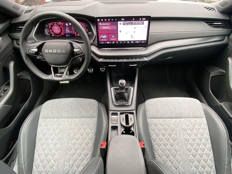 Škoda Octavia (2025) Combi 1.5 TSI SportLine - fotka 5 z 39