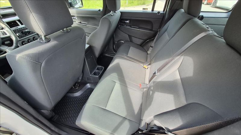 Jeep Cherokee 2,8 CRD L MANUAL ČR - fotka 10 z 18