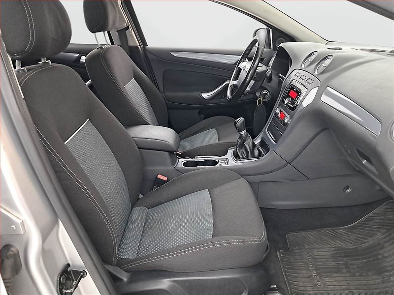 Ford Mondeo (2010) 1.6 i, po STK, v dobrém stavu - fotka 9 z 15
