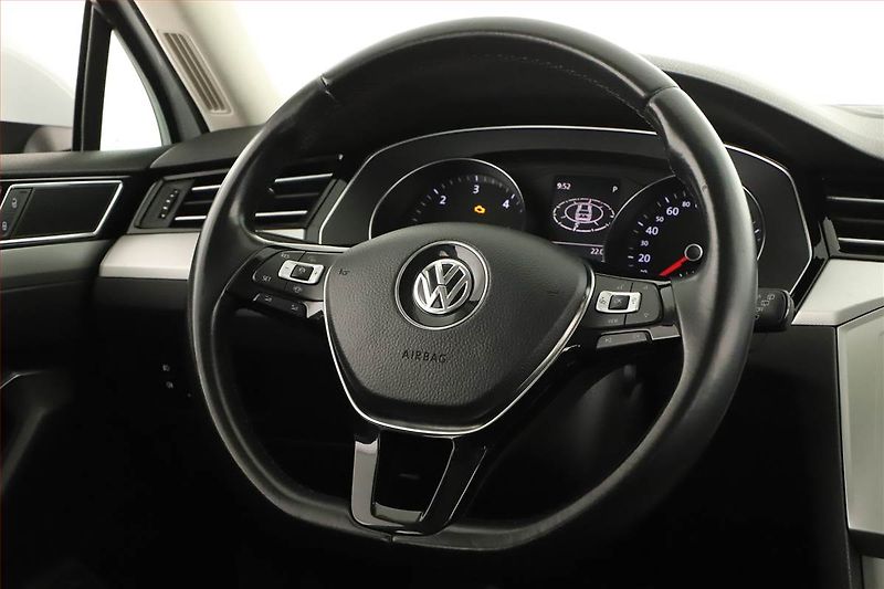 Volkswagen Passat (2019) 2.0 TDI, 4X4, Automat - fotka 8 z 18
