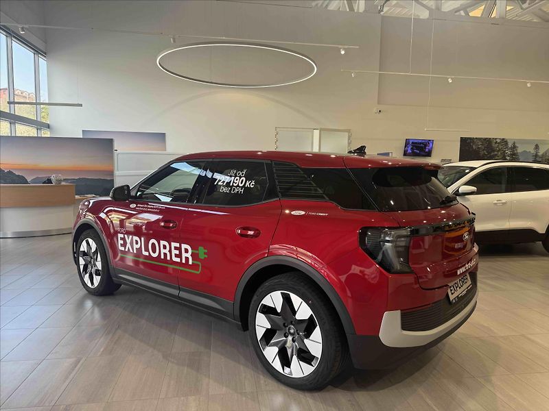 Ford Explorer PREMIUM RWD 77 kWh Prodloužený - fotka 3 z 13