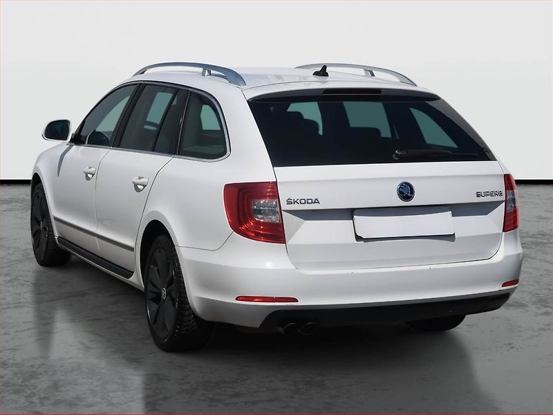 Škoda Superb (2014) Elegance 2.0 TDI, Automat - fotka 4 z 16