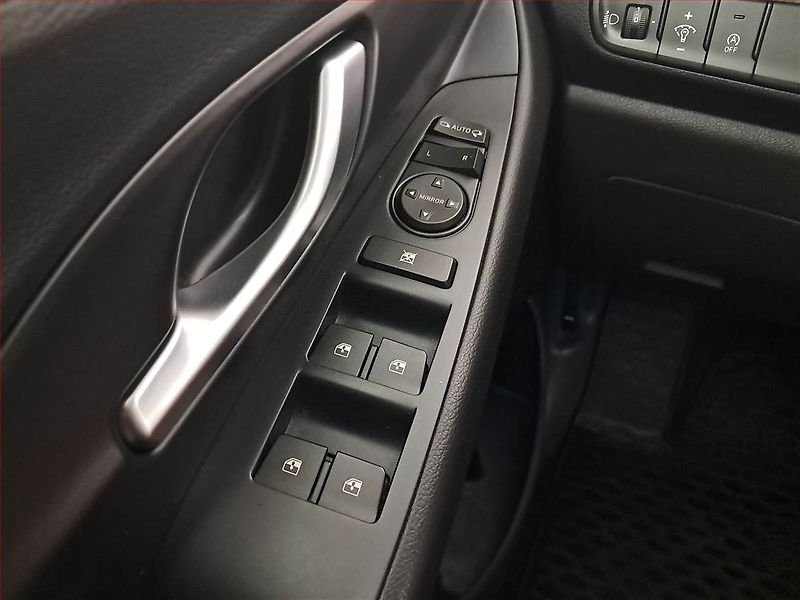 Hyundai i30 (2023) Smart 1.0 T-GDI - fotka 19 z 19