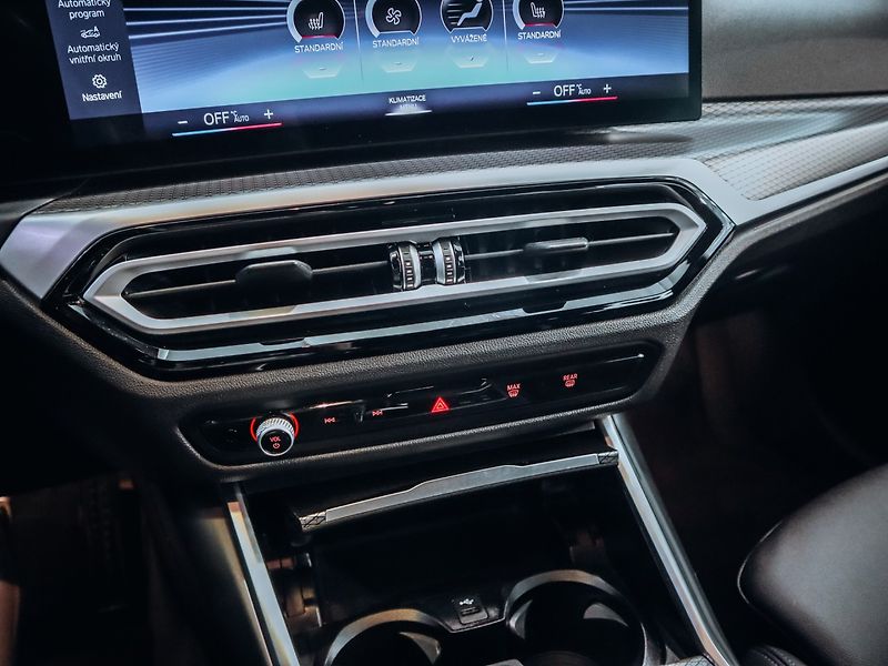 BMW Řada 3 320d xDrive Touring M-Paket - fotka 16 z 29