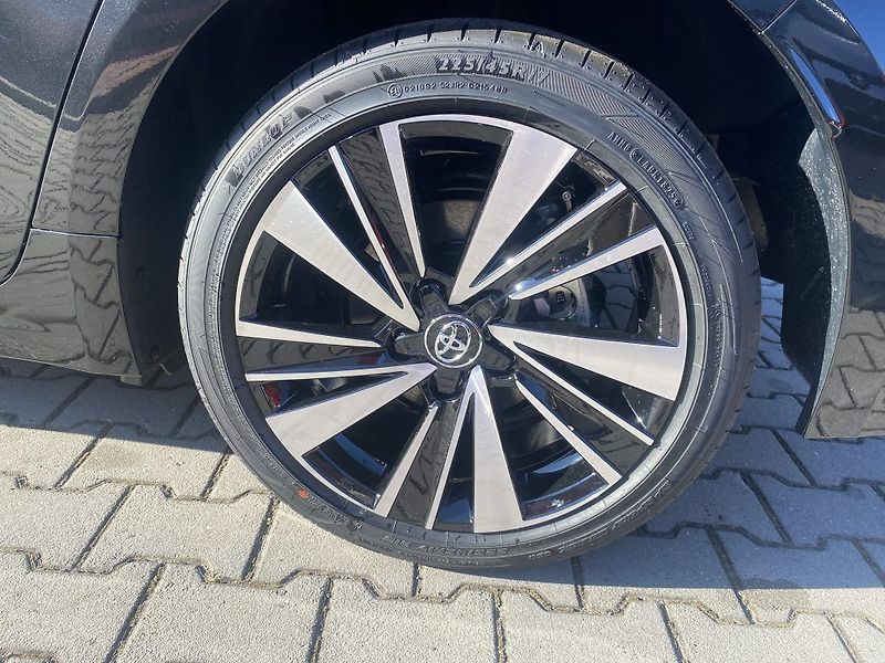 Toyota Corolla 1.8 Hybrid CVT Style - fotka 9 z 27