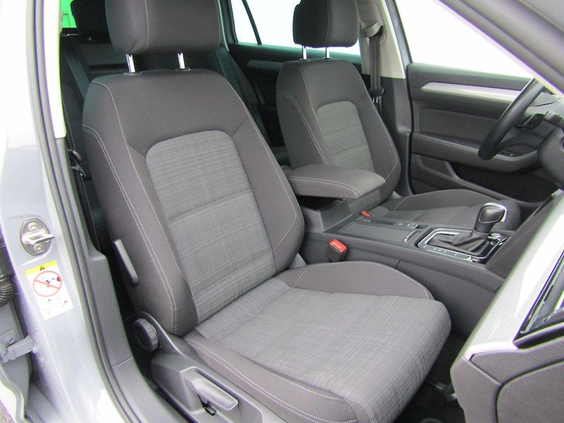 Volkswagen Passat Business 2.0 TDI 110KW DSG Var - fotka 22 z 30