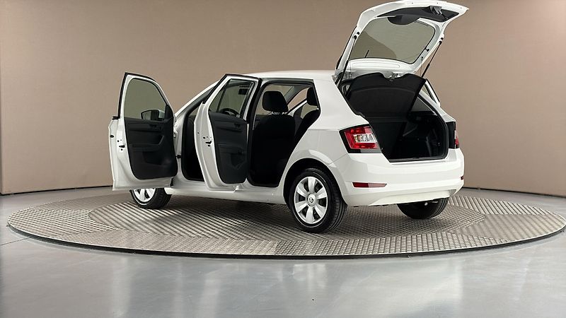 Škoda Fabia 1.0 TSI Active - fotka 7 z 23