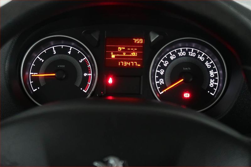 Peugeot 301 (2013) 1.2 VTi, ČR,1.maj, rezervace - fotka 11 z 15