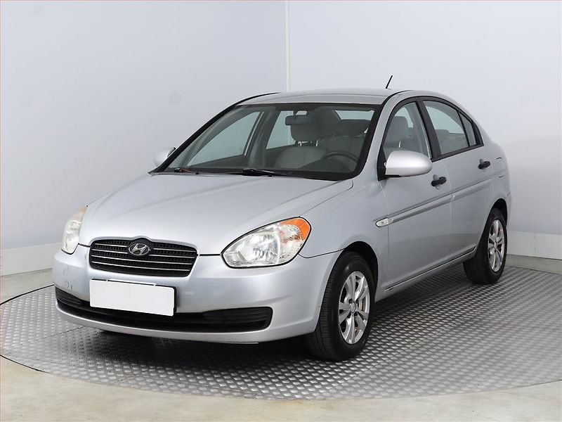 Hyundai Accent (2008) 1.4i, po STK, jezdí dobře - fotka 2 z 12
