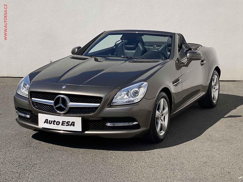 Mercedes-Benz SLK (2012) 1.8 SLK200, AT, kůže, navi - fotka 3 z 15