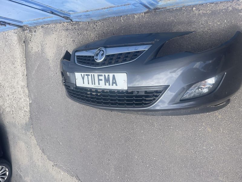 Opel Astra (2012) přední nárazník  - fotka 1 z 6