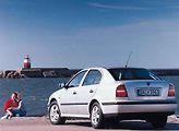 Proporčně se mu návrh vydařil. Ani po dvaceti letech Octavia Mk. I nevypadá vůbec zle.