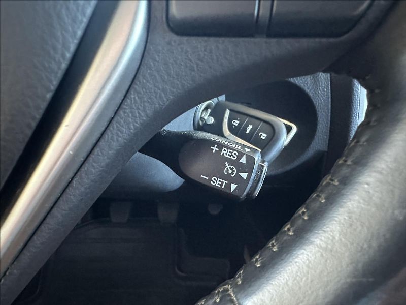 Toyota Auris 1,6 EXCLUSIVE TAŽNÉ - fotka 23 z 26