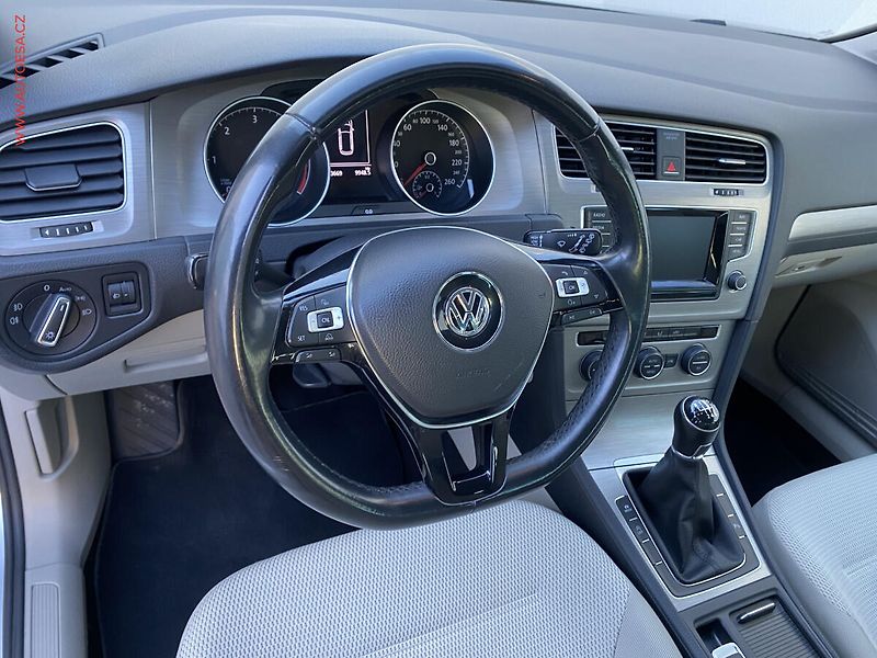 Volkswagen Golf (2015) 2.0 TDi, AAC, tempo - fotka 12 z 18