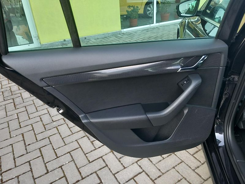 Škoda Octavia (2016) 2,0TDi 135kw RS 4x4  DSG NAVI  - fotka 15 z 48