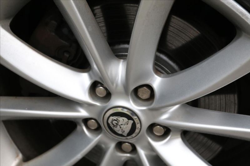 Jaguar XF 3,0 ČR, Automat, Navigace - fotka 16 z 46