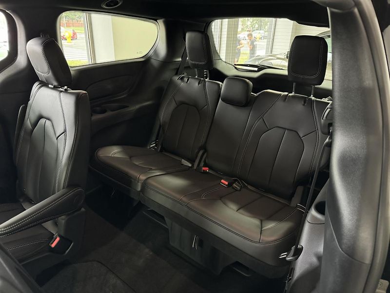 Chrysler Pacifica AWD Touring-L S-Appearance - fotka 13 z 55