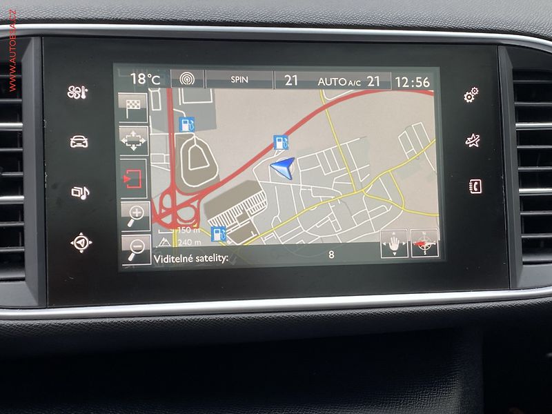 Peugeot 308 (2015) 2.0HDi, AC, LED, navi - fotka 14 z 16