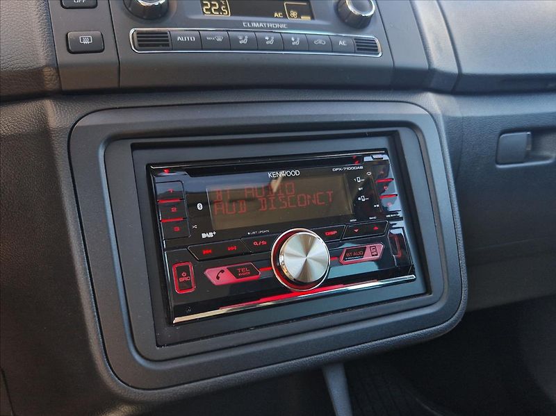 Škoda Fabia 1,2 TSI STŘE.OKNO KLIMA ZIMAKY - fotka 24 z 28