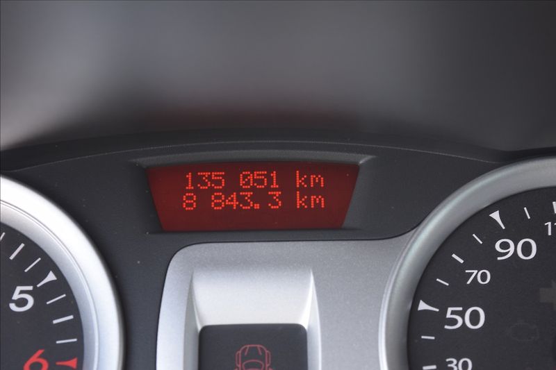 Renault Clio 1,2 i 74KW ALU KLIMA TAŽNÉ - fotka 39 z 48