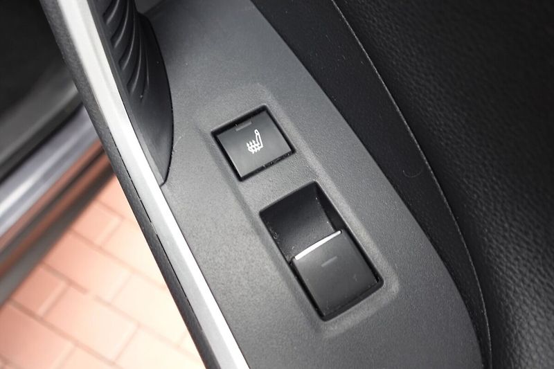 Toyota RAV4 2,5 PHEV Plug-in Comfort 4x4 - fotka 14 z 35