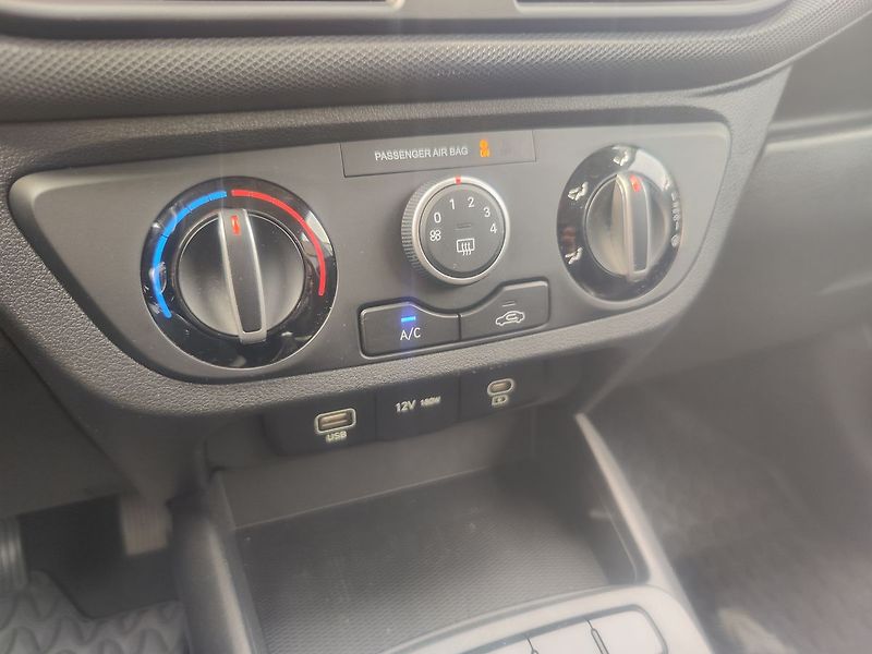 Hyundai i10 1.0i/46kW Wave - fotka 19 z 28