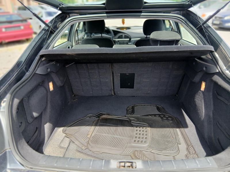 Citroën C5 2.0 HDI, klima - fotka 25 z 26
