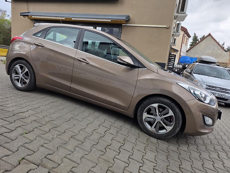 Hyundai i30 1.6-PRAV.ZN.SERVIS-88kw - fotka 4 z 18